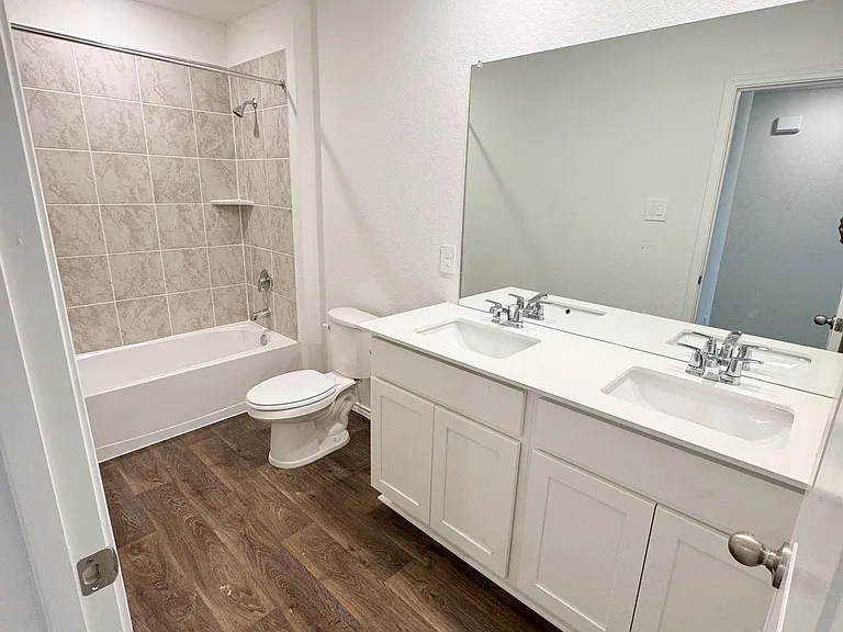 1436 Sequoia Park — Photo 8