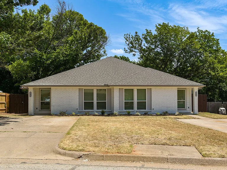 2501 Windy Pine Ln — Photo 1