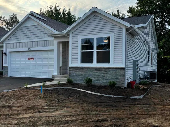 215 Hickory Valley Dr, Kalamazoo, MI 49009