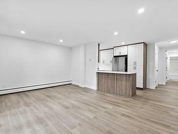 5th image of 110 24th Ave SW #407