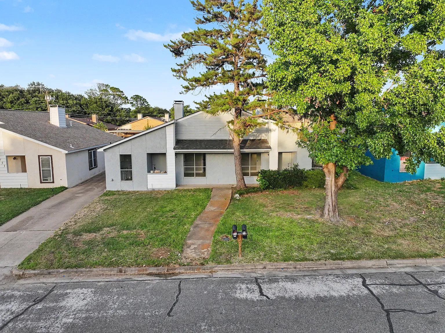 2 bed, 1.5 bath, 1037 sqft, $1,625 — Photo 2