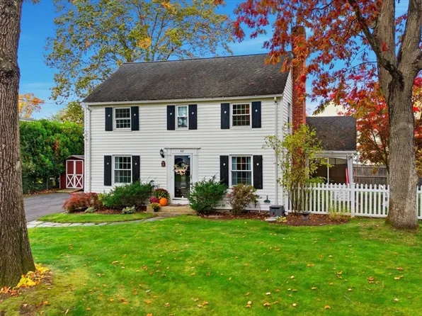 42 Redstone Dr, Springfield, MA 01118