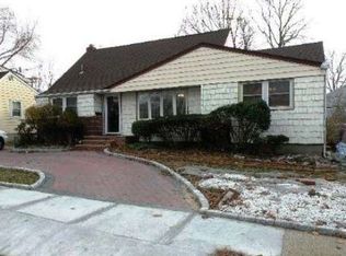 3170 N Jerusalem Rd, Wantagh, NY 11793