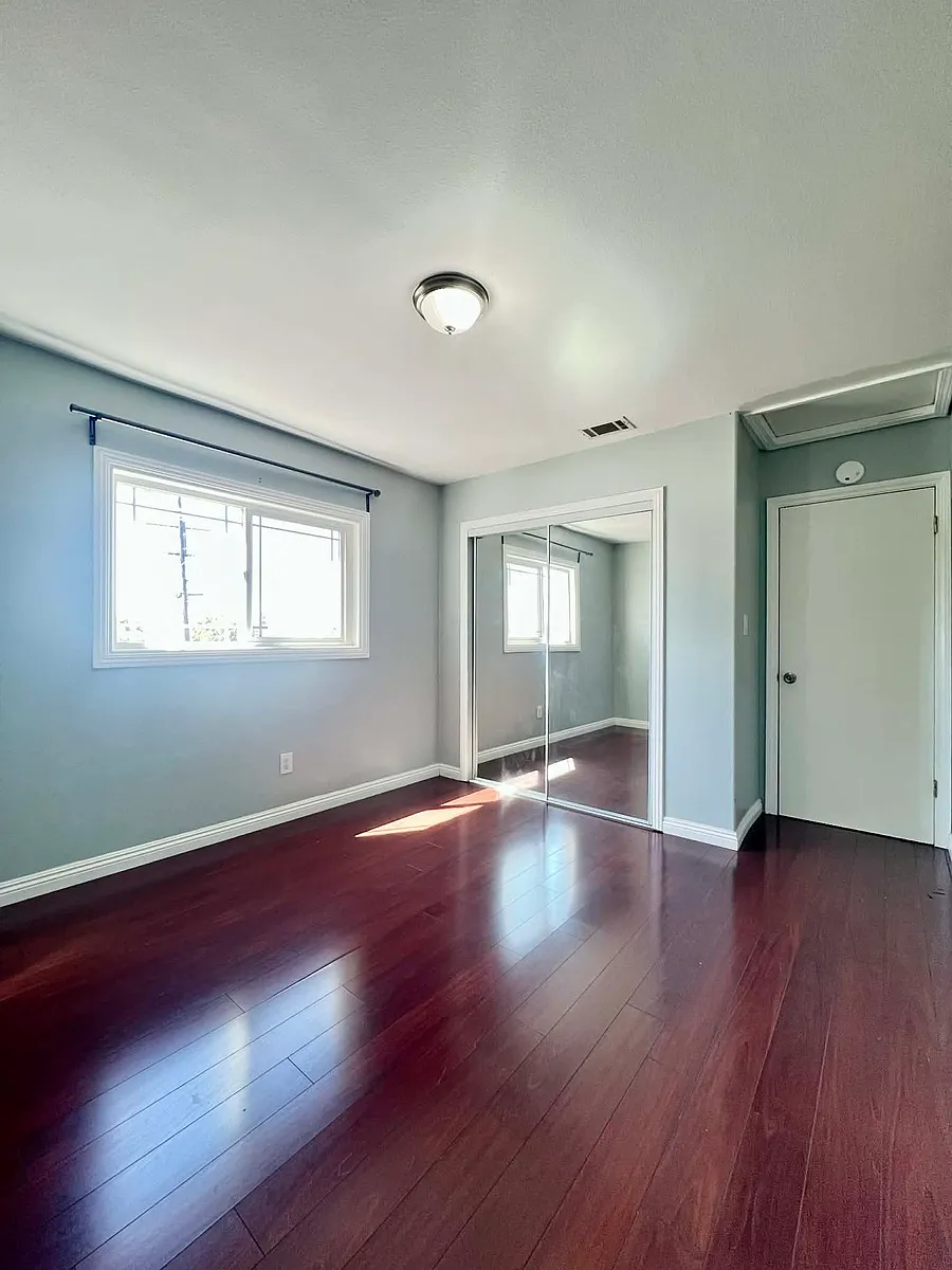 Building Photo - 5731 Castle Dr #3