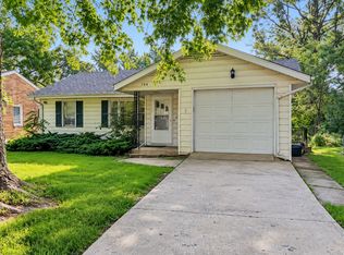 854 N Webster St, Naperville, IL 60563