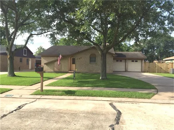 133 Spruce St, Lake Jackson, TX 77566