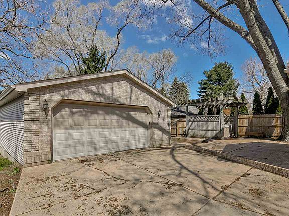 4th image of 1216 Stratford Ave