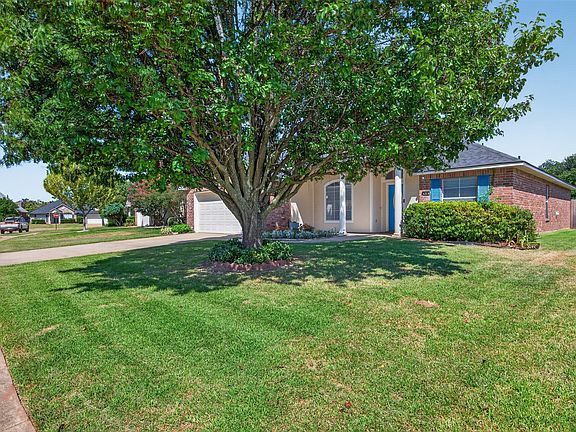 4th image of 418 Heritage Dr