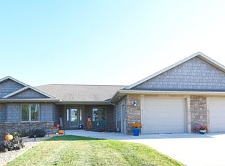 1954 221st St, Manchester, IA 52057