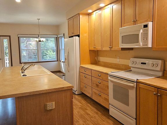 5th image of 401 N Rockport Dr