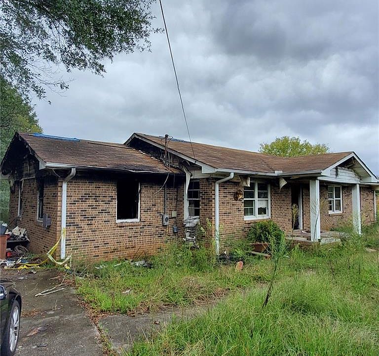 2nd image of 604 N Van Wert Rd