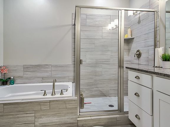 4th image of 1284 Regal View Dr