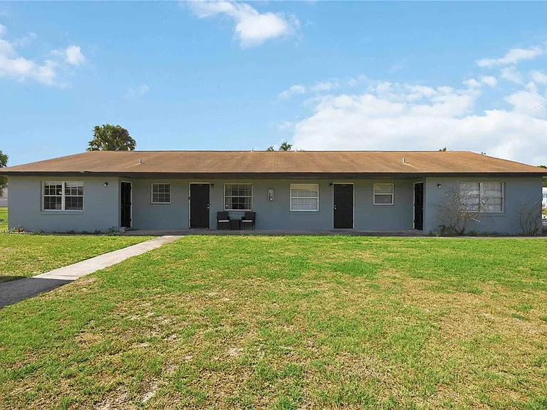 1118 Melody Ln — Photo 2
