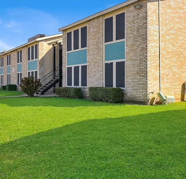 601 Bellaire Dr — Photo 4
