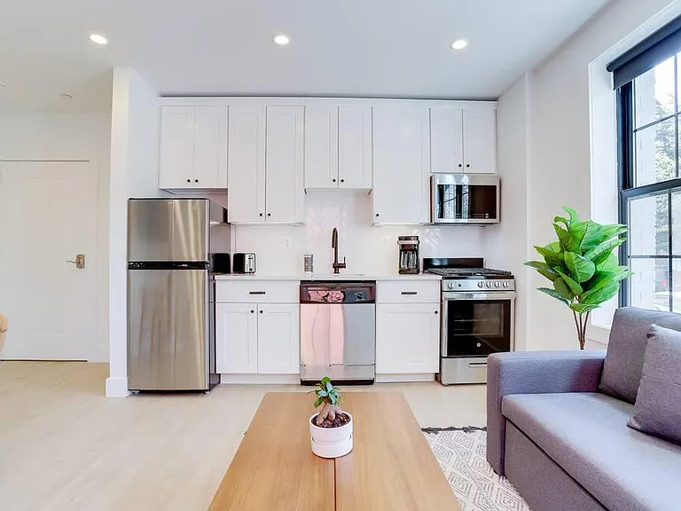 712 G St SE #101 — Photo 6
