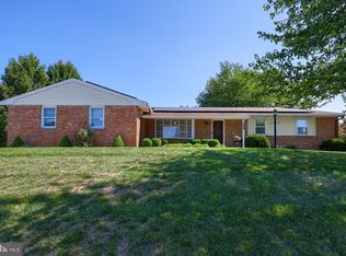 205 Broad St, Akron, PA 17501