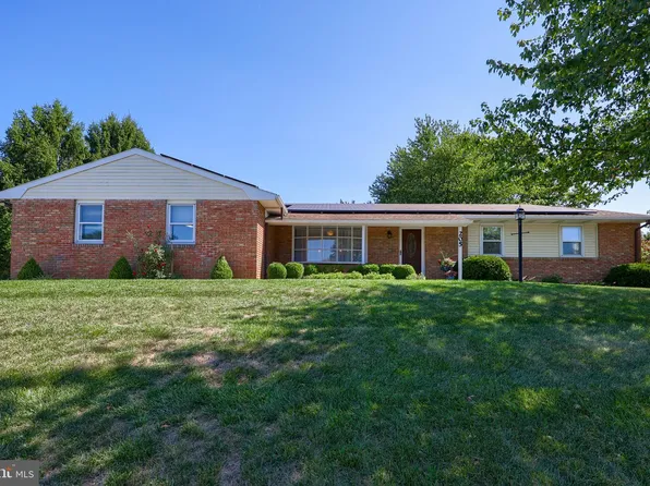 205 Broad St, Akron, PA 17501