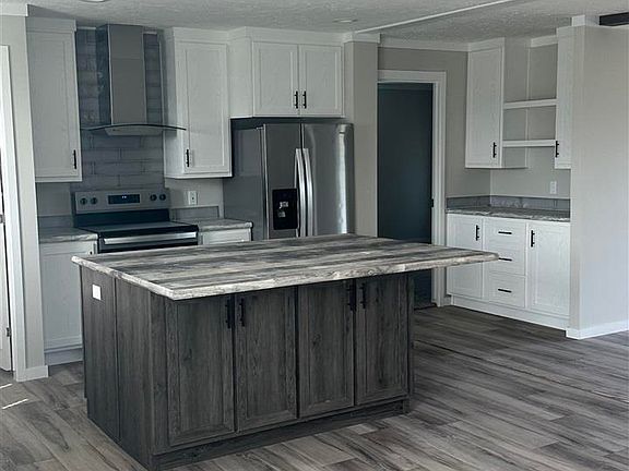 3rd image of 20 Drew Ln