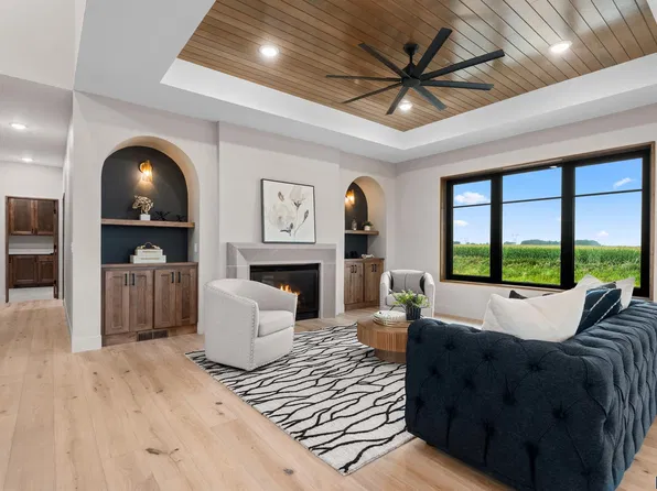 27106 Meadowlark Ct, Harrisburg, SD 57032