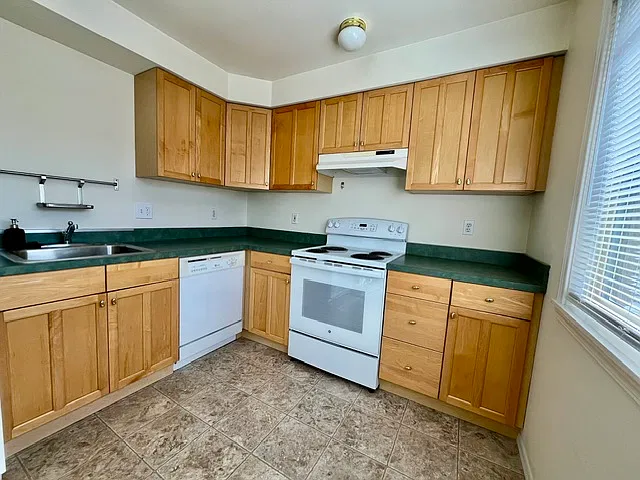 2 bed, 810 sqft, $1,720 — Photo 2