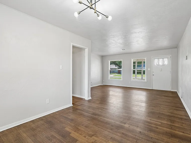1603 Carlisle Ct — Photo 8
