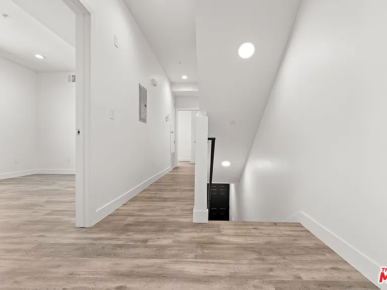 603 W 41st Pl — Photo 3