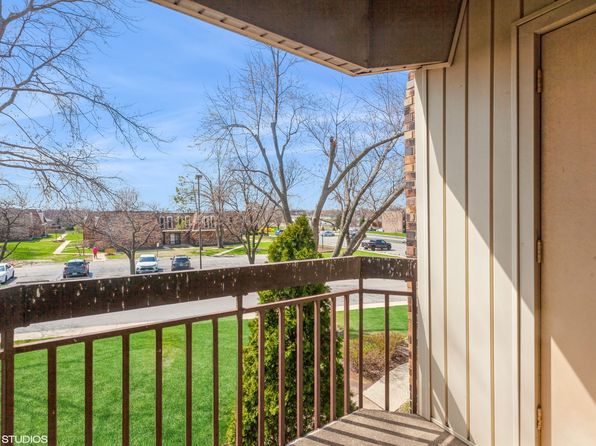 2287 Country Club Dr APT 21A, Woodridge, IL 60517
