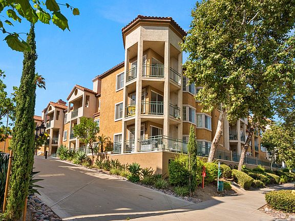 3rd image of 2020 Camino De La Reina Unit 305