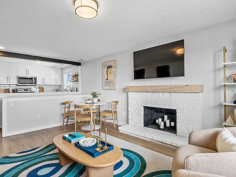 2219 N Atlantic St #D — Photo 2