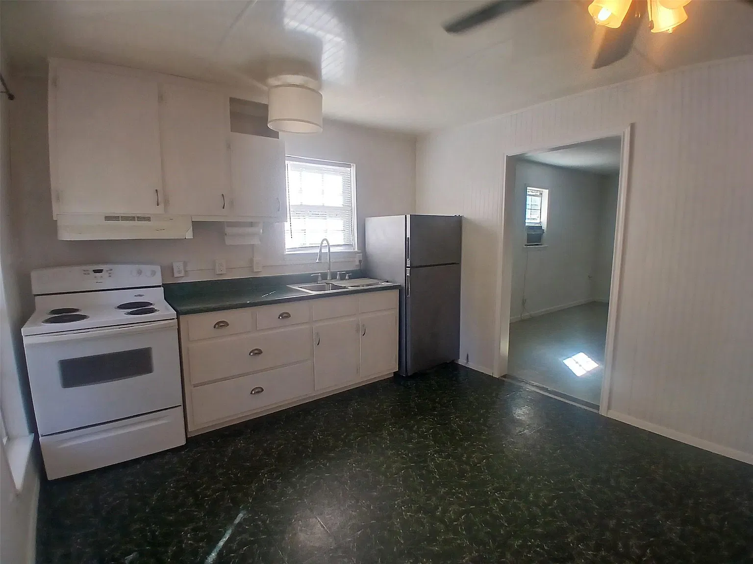 1 bed, 1.0 bath, 588 sqft, $750 — Photo 2
