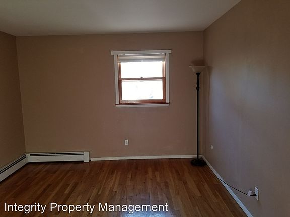 4th image of 16 Louise Ln