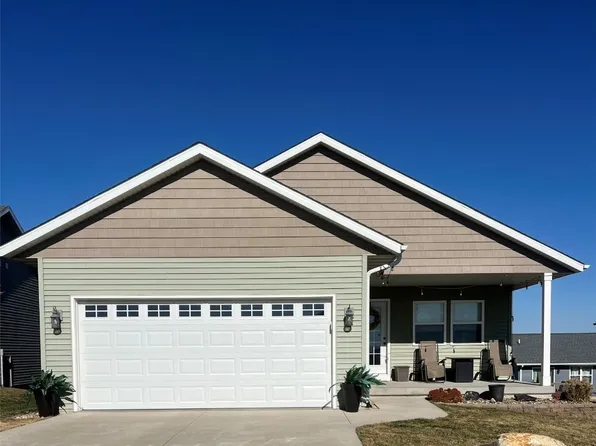 112 Viking Dr, Vinton, IA 52349