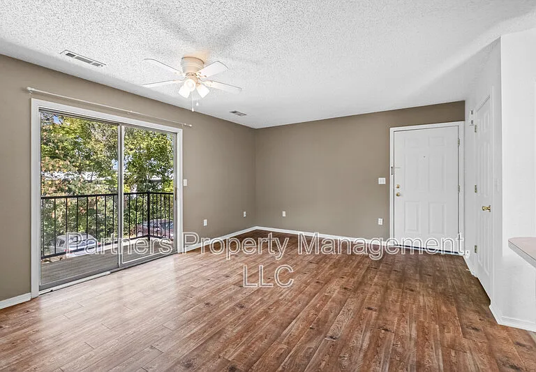 1621 N Leverett Ave #7 — Photo 6