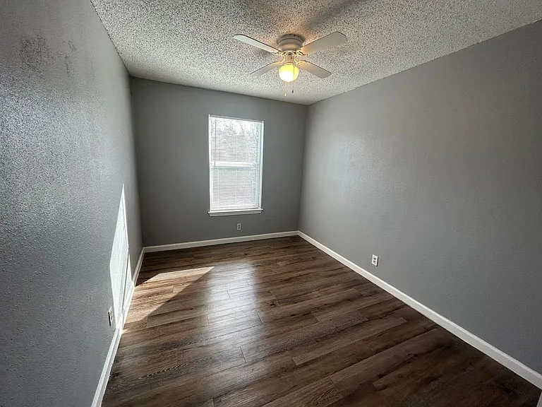 518 Briggs St — Photo 9