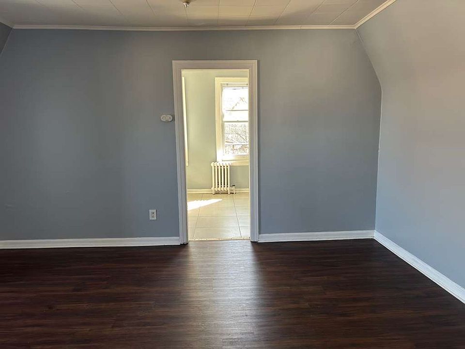 2nd image of 146-148 Myrtle Ave