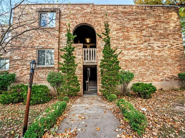 1712 E 97th St APT C, Kansas City, MO 64131