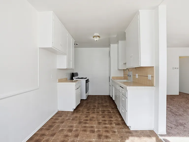 913 N Normandie Ave #6 — Photo 4