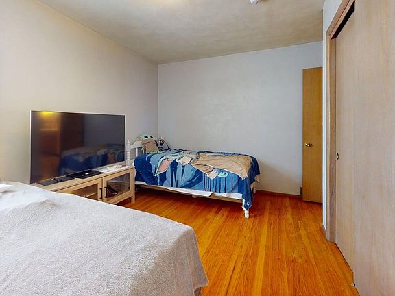 4th image of 2319 Clark Ave