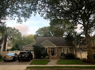 75 Jenkins St, Merrick, NY 11566
