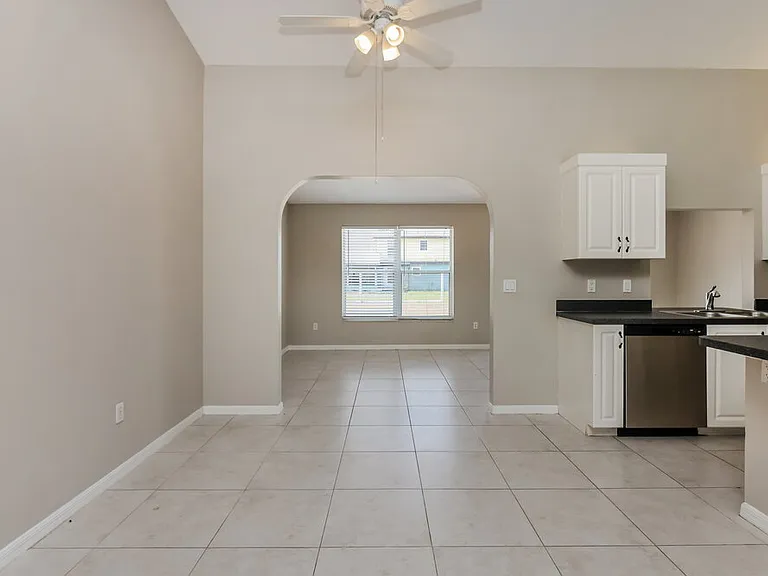 2210 SE 15th St — Photo 5