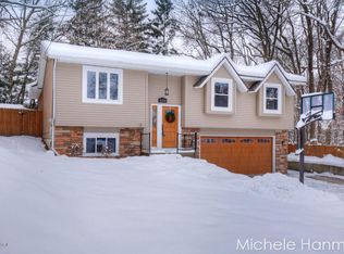4249 Trojan Dr SW, Wyoming, MI 49519