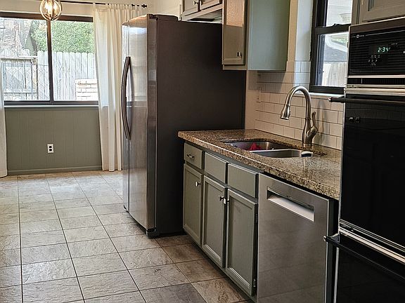 3rd image of 203 Oakwood St