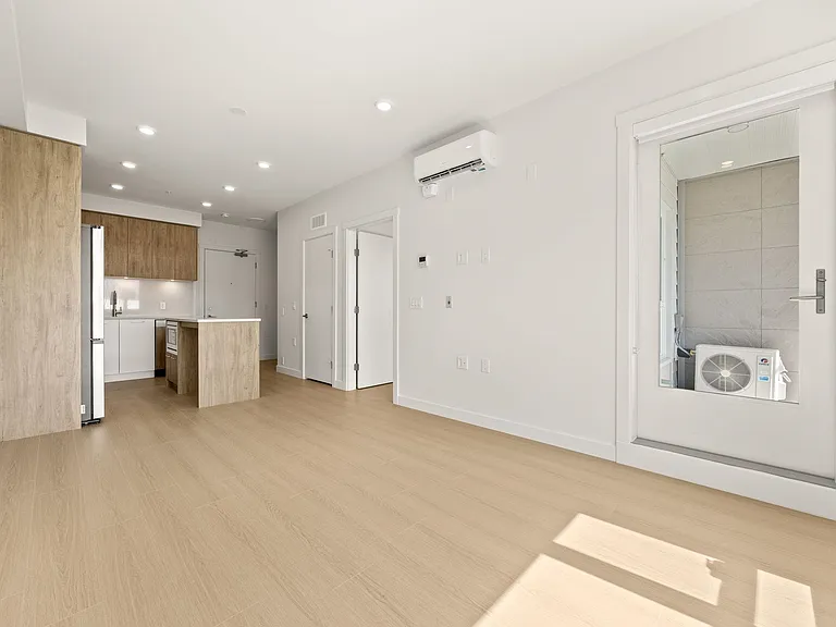 82 1st St #203 — Photo 8