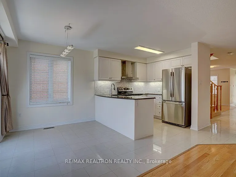 21 Shapland Cres — Photo 9