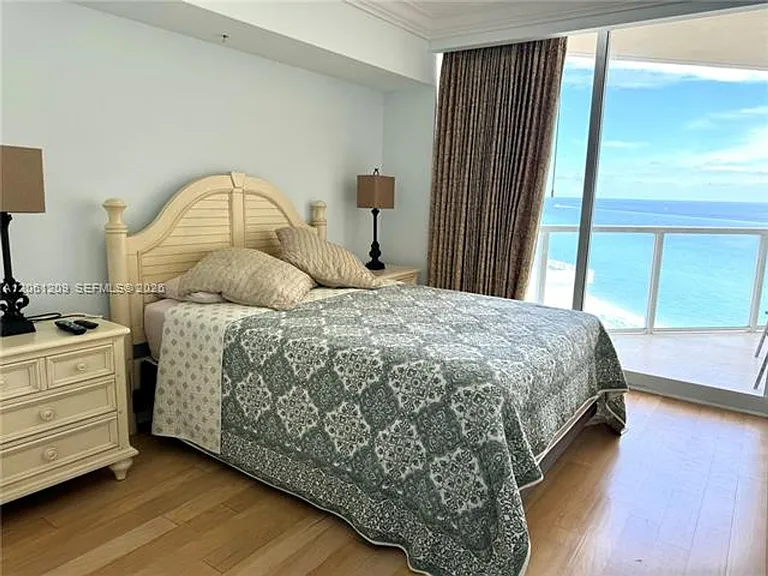 16699 Collins Ave #CU-1504 — Photo 5