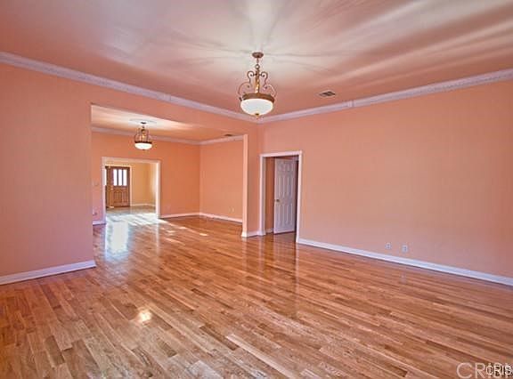 4th image of 6436 Babcock Ave