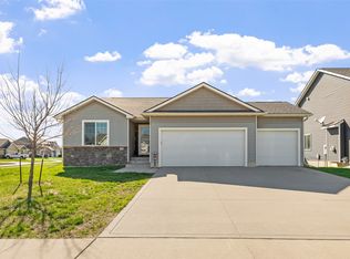 614 Lincoln St NE, Bondurant, IA 50035