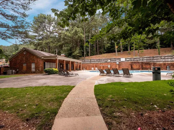 2100 Montreat Dr APT D, Vestavia Hills, AL 35216