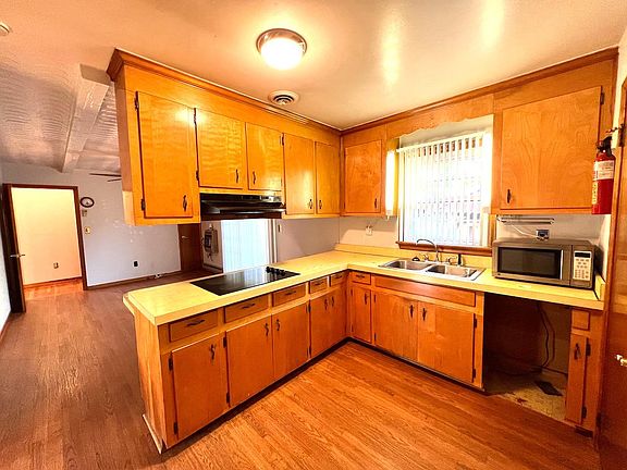 Full kitchen. A new dishwasher has been ordered and will be installed as soon as it arrives.