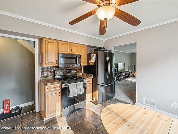 4th image of 2091 Hamilton St